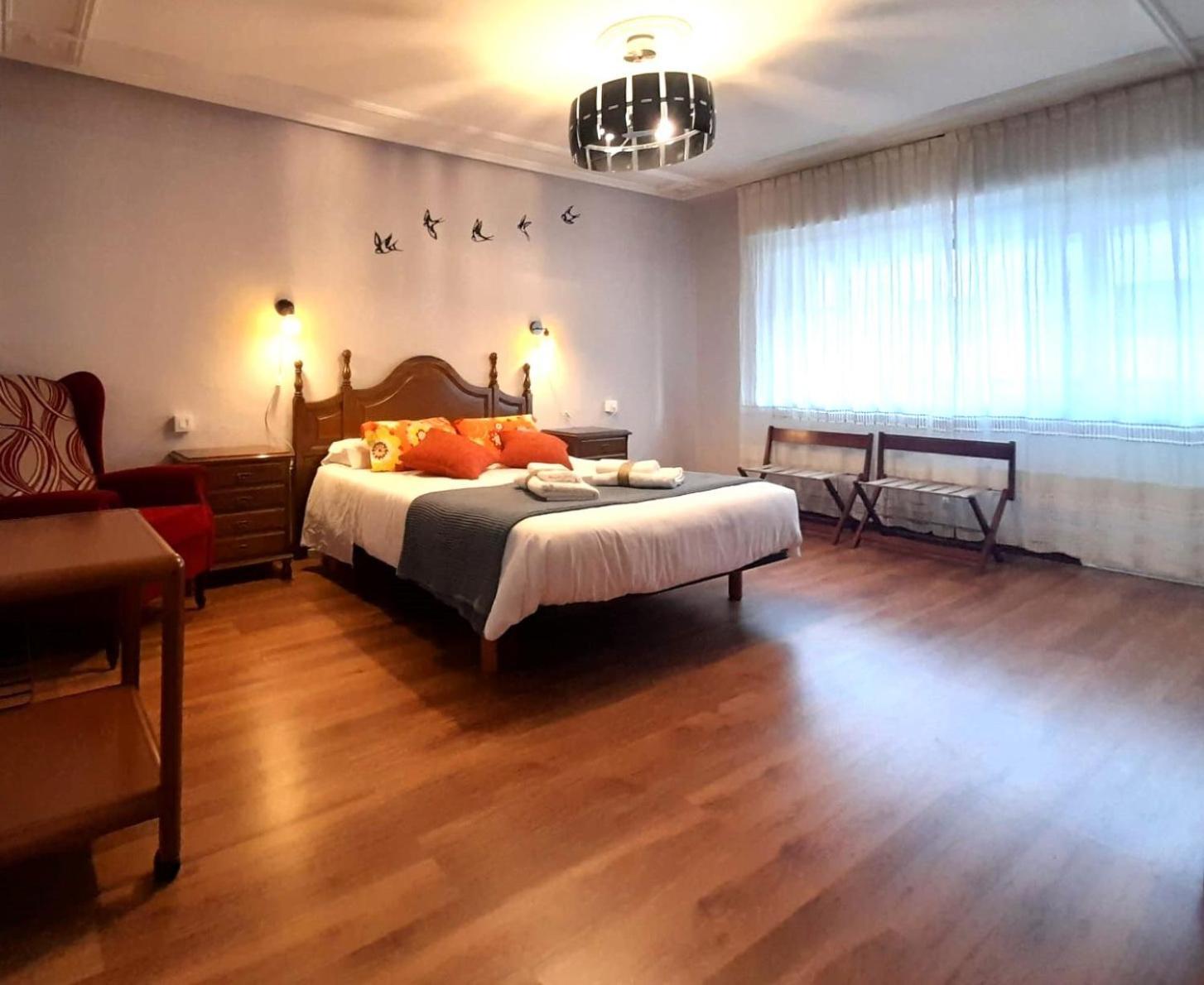 Amplio, Centro, Zona Begona Y Al Lado De La Playa Apartment