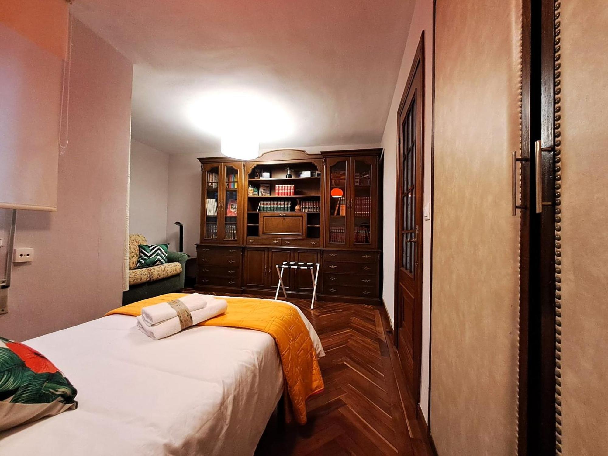 Amplio, Centro, Zona Begona Y Al Lado De La Playa * Gijón